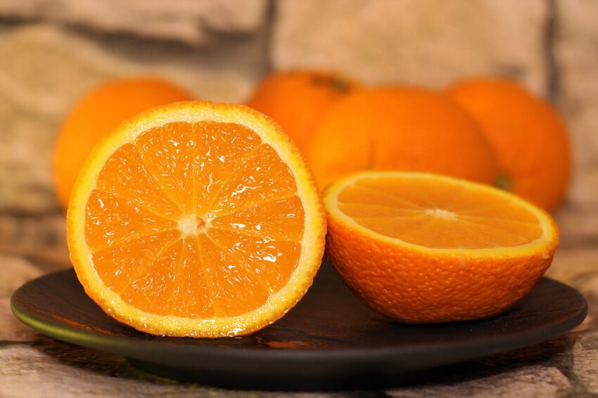 frissen vágott narancs